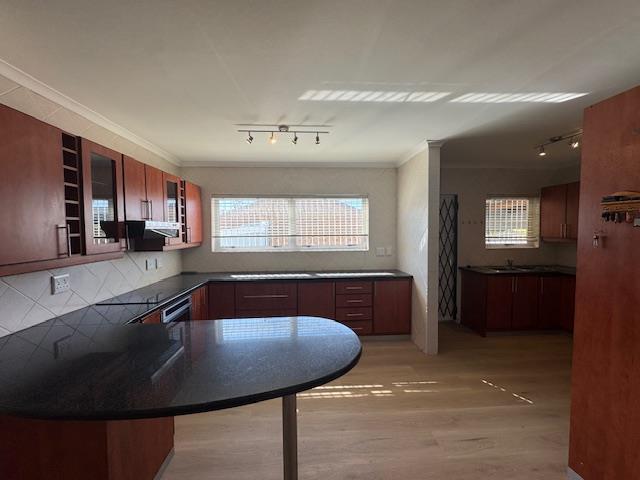 To Let 5 Bedroom Property for Rent in West Beach Western Cape